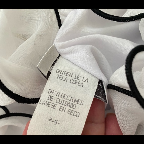 Nikki Italy women's white Sleeveless blouse, size 7(M) Crinkle Ruffles boho - Picture 14 of 15